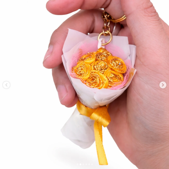 Mini Rose Bouquet – A Touch of Sweetness 🌹✨