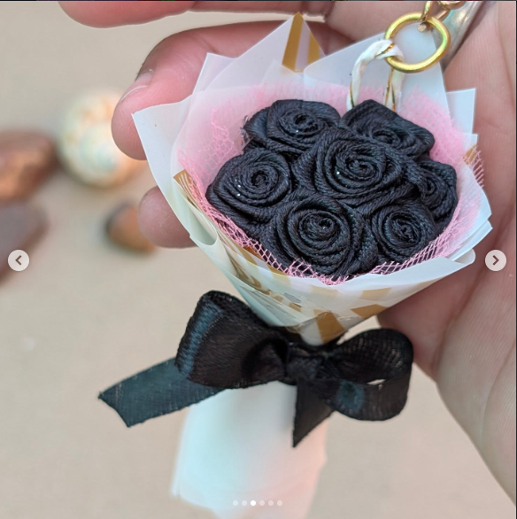 Mini Rose Bouquet – A Touch of Sweetness 🌹✨