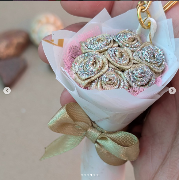 Mini Rose Bouquet – A Touch of Sweetness 🌹✨